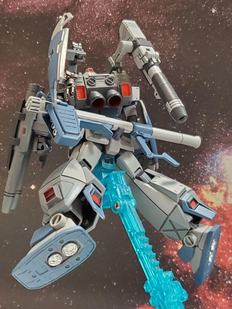 FA強化プランにより重装備となったG-3❕バックパックとレッグアーマーの追加装備で装甲とスラスターが🆙バックパックに連結されたレールキャノン砲とフレキシブルアームシールド🛡️右腕にはビームサーベル搭載のショートシールド❗左腕には二連装ビームキャノン、腰部にはハイパーバズーカ💥これがG-3ガンダム 後期型 フルアーマータイプである😔✨