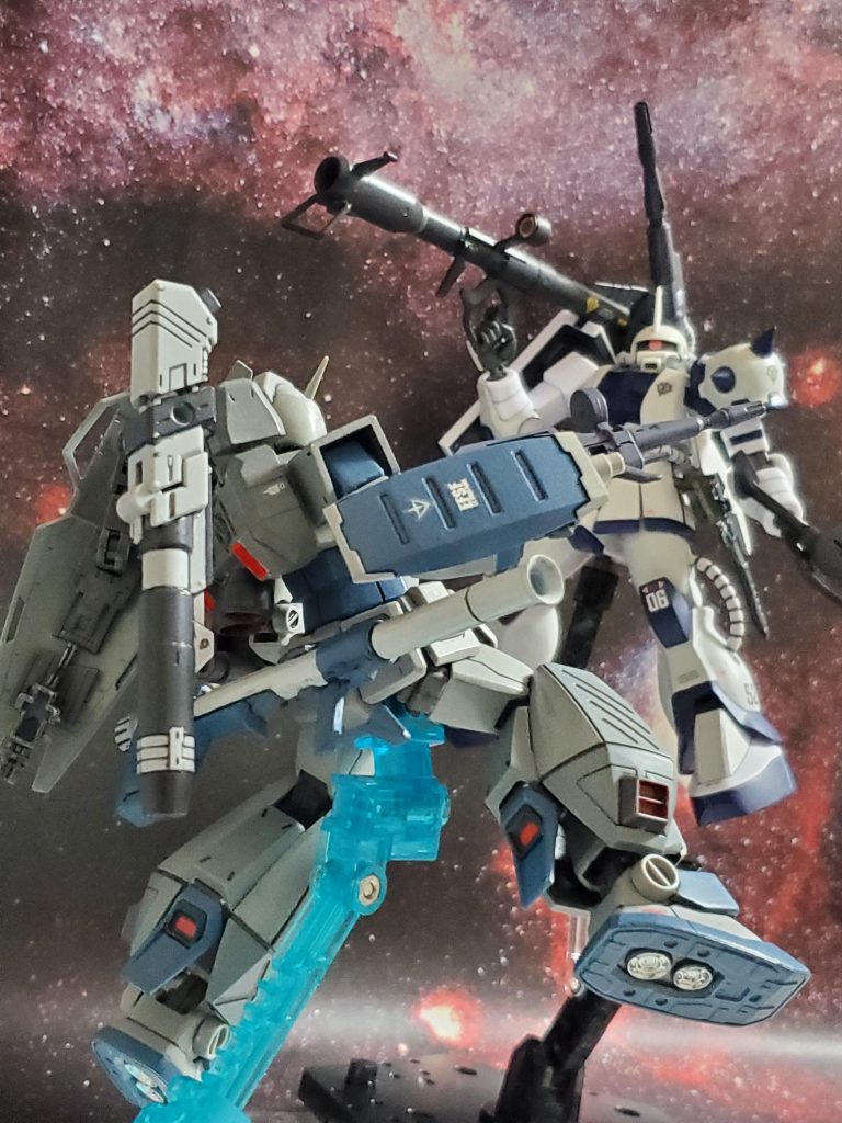 G-3と白いザクがついに対峙⚔️両機とも動きを止め、互いを確認👀……どうやら互いに再戦を待ち望んでいたようだ……😔✨