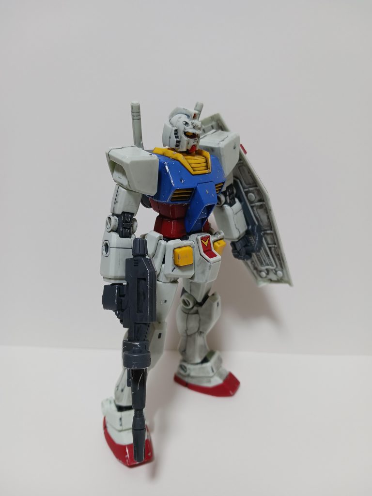 成型色仕上げ、艶消しスプレー吹いてます。盾の裏側がこだわったポイントらしいです。