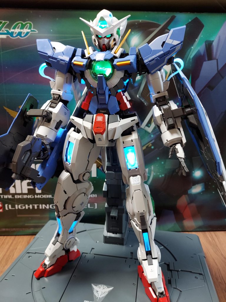 さすがPG、パーツも多くて大変でしたがその出来映えに感無量です(*´∇`*)ライト付きのを買ったのでツインアイが光るのもかっこよくて作って良かったなと思います✨