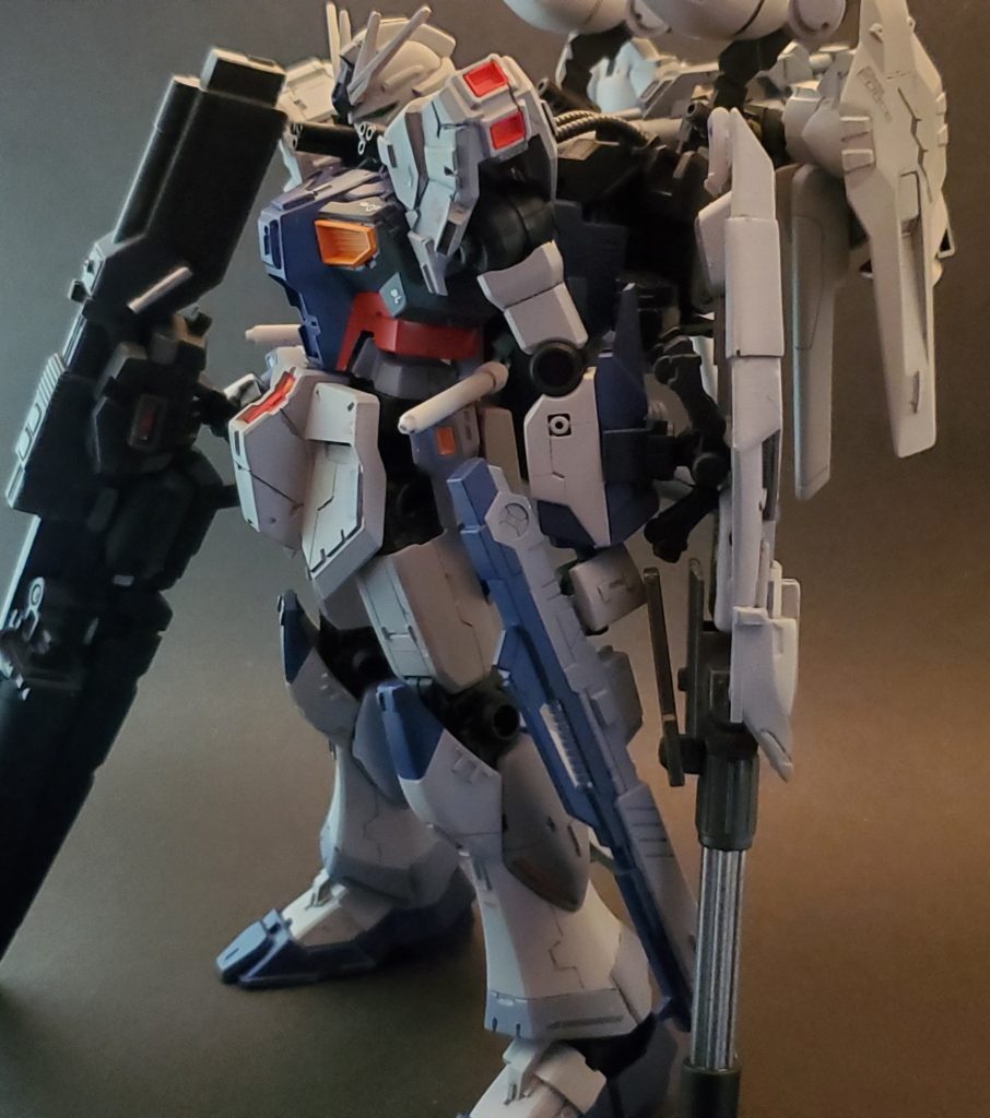 シールドガトリング　ジャンクパーツから作ったビームバズーカバックパックにはビームライフルを2門ファンネルを使えないパイロットのために火力でカバーする機体を用意しました。