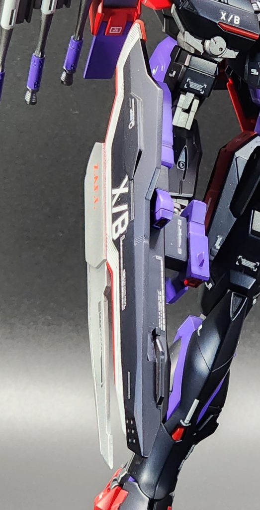 トリケロスはランサーダートを排除して近接格闘用のブレードを設置