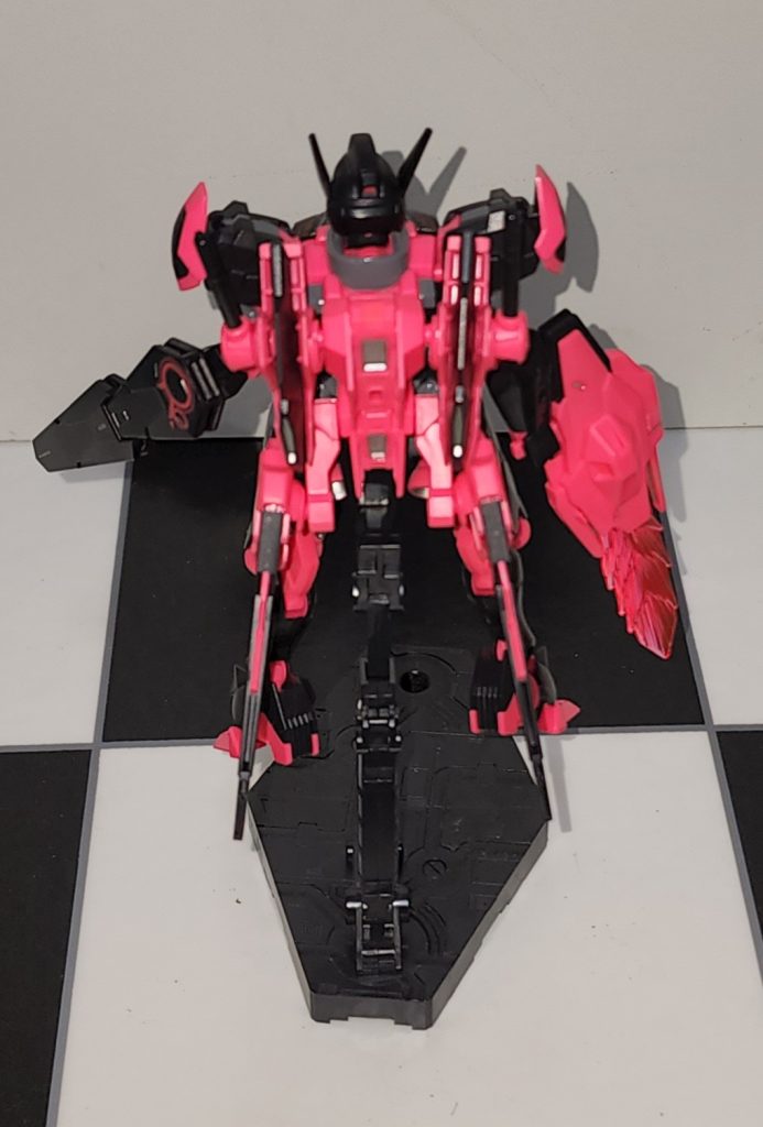 ビットは背中にある方がカッコイイのに、盾も持たせたい…とても悩ましい？機体でございます。