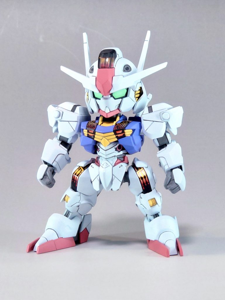 首と胴体にスペーサーを入れて若干延長。ハンドパーツは小ぶりなものに交換しました。