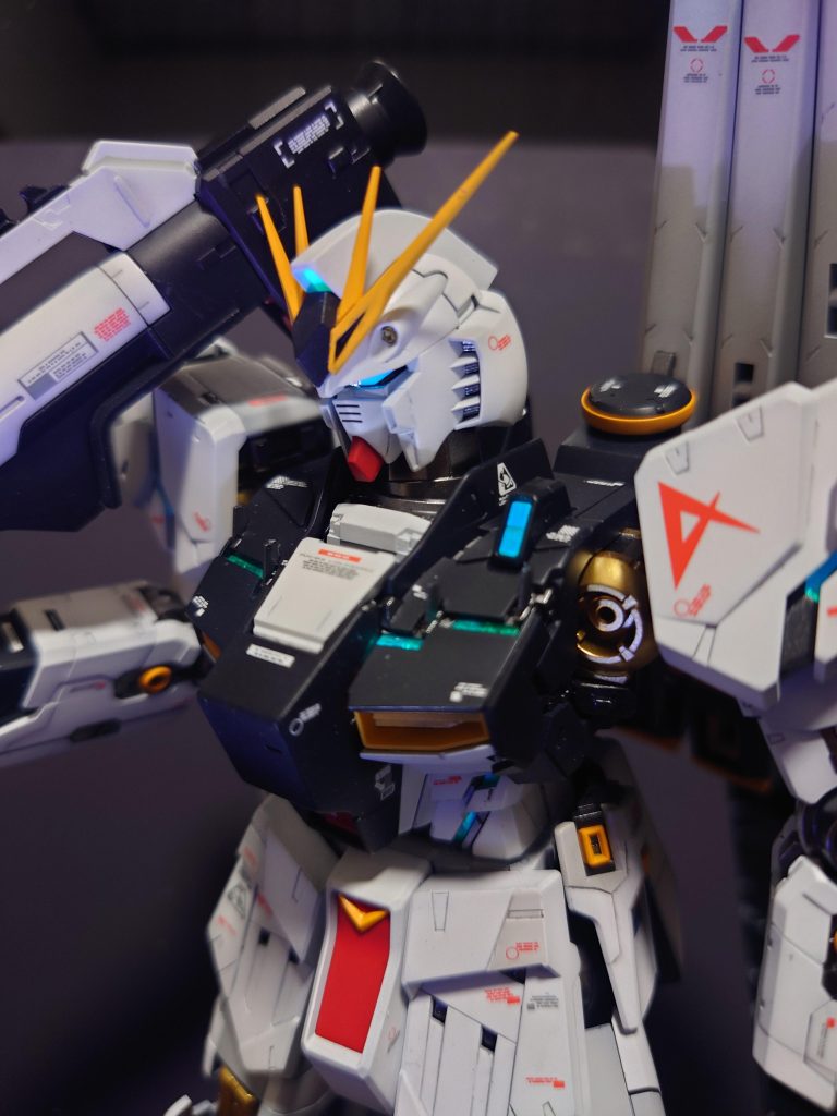 純正ビコーンシステム搭載だったので裏地にシルバー塗ってそのまま組んだクリアーパーツ