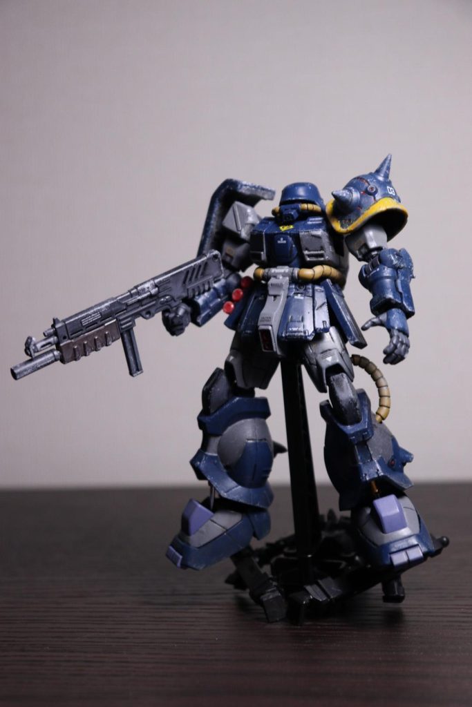 武器のサイズがもの凄くデカくて迫力がありますね。トマホークがかっこいい。MMP80も塗り分けしているんですが、トップコートを拭いたらはっきりしなくなってしまいました。