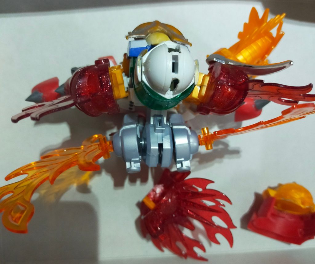 目線交換ギミックは形状が特殊な騎士ユニコーンの頭部に雑に穴を開けてムリヤリそのまま残してます