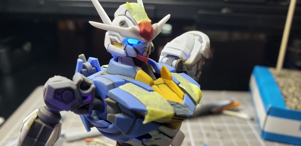 ヘルメットのひさしの下は切削して、お目目クリクリを意識しました(`・ω・´)キリッ