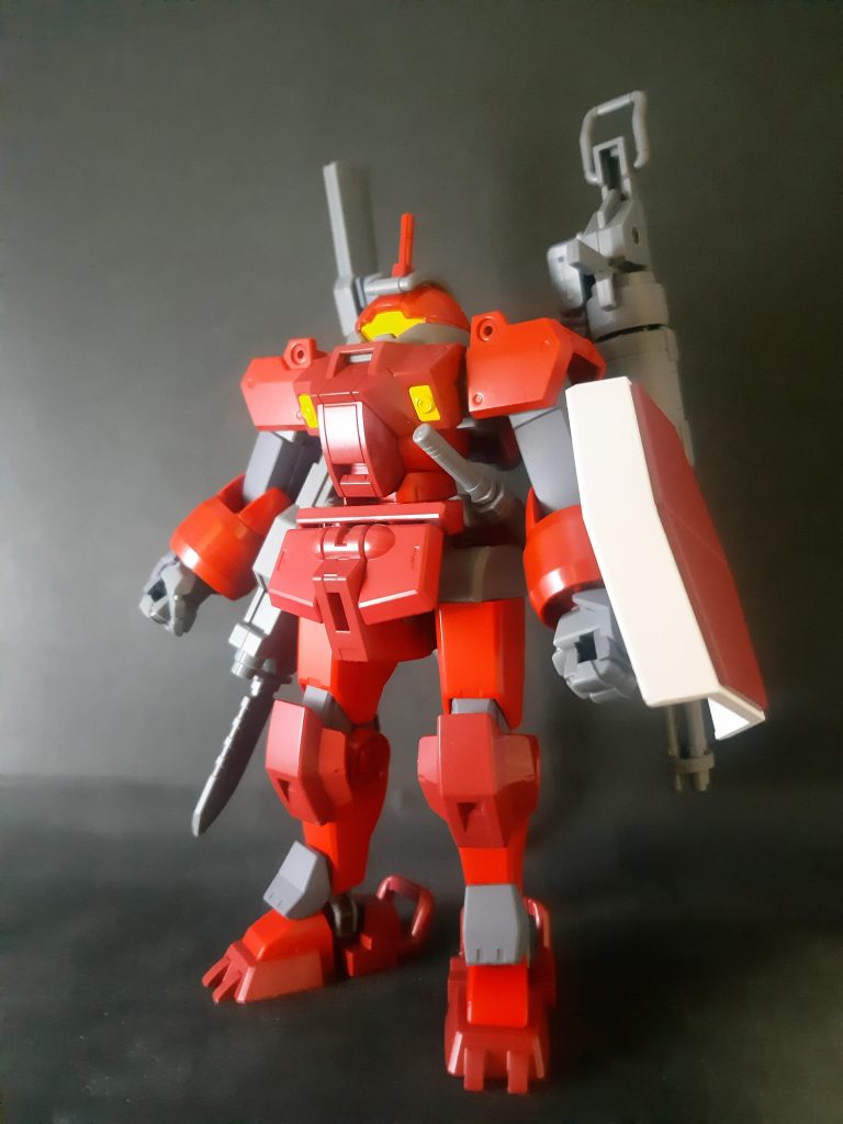 武装のみ微改造で、本体はほぼ塗装のみです。肩のバーニアは手持ちのパーツがないのでパス。