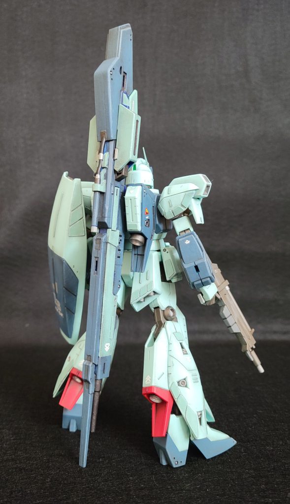 ハイメガランチャーを背中に背負えるようにしました。シールドも背負えます(画像ありません)。