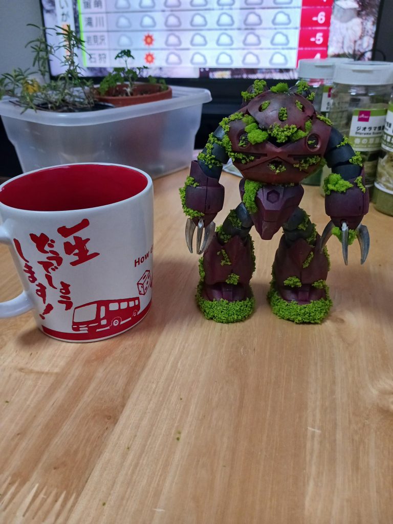 合わせ目処理はせずに、合わせ目のところにわざと草を張り付けてます