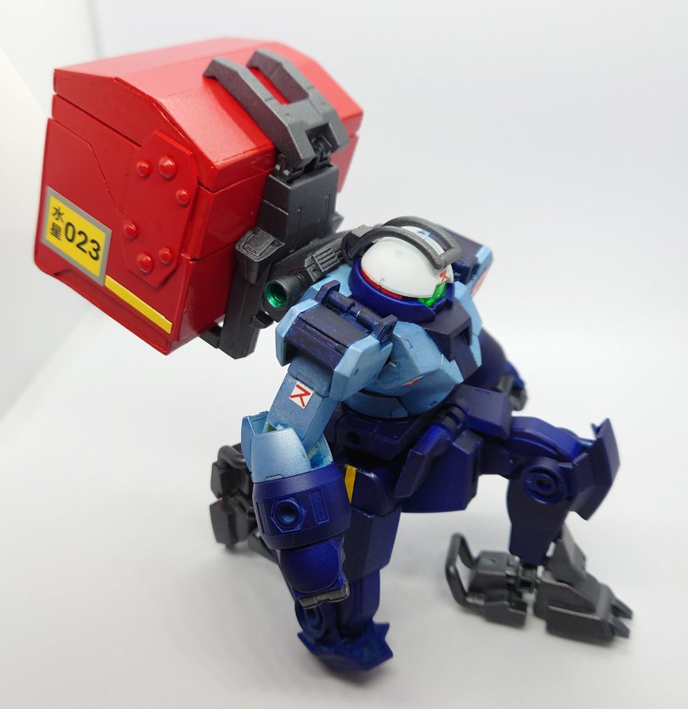 郵便配達バイクのトランクはプラ板で一から作りました。