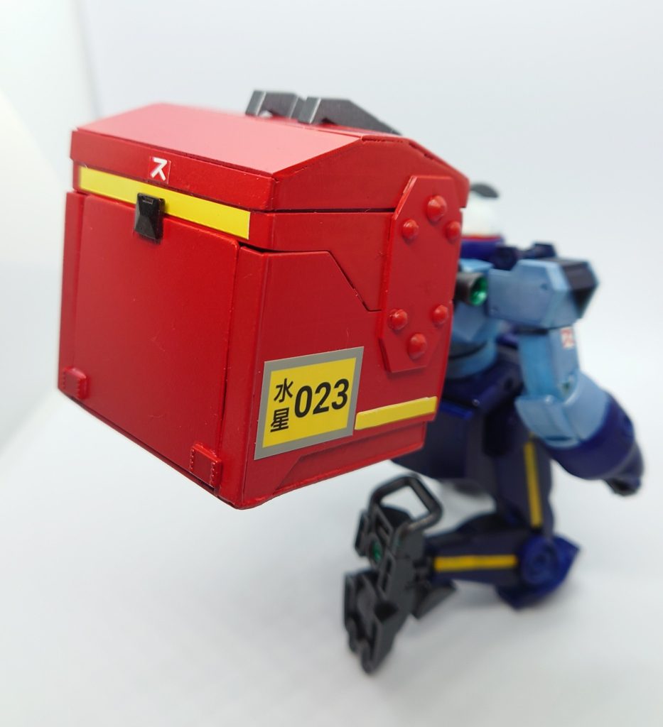 水星中央郵便局所属 023番機トランクを忠実に再現したため、重心が後ろに行き、このようなポージングが生まれました。