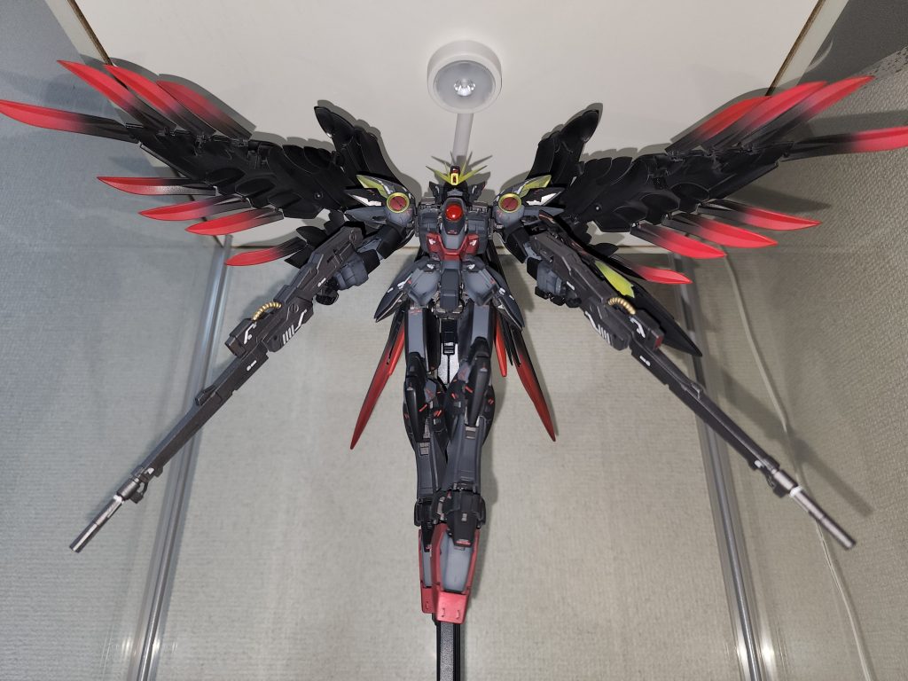 メインカットのライトオフバージョン。羽にガイアのアルティメットブラックなる塗料を使用しましたが、結構気に入ってます。皆様も、お試しあれ☆