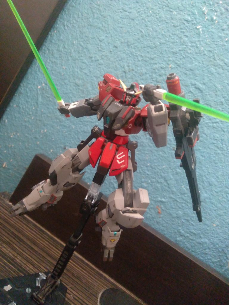 The beam sabers output can be changed by the pilot so it can also make a shorter gn beam dagger type blade. 