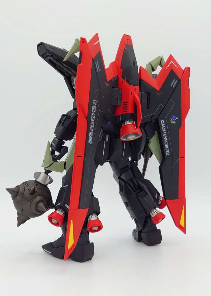 羽が大きくて迫力大です。