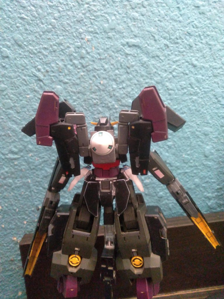 Assisted by a HARO unit, Oberon's back cannons can be controlled by the computer to fire on enemies that the pilot may not be able to see