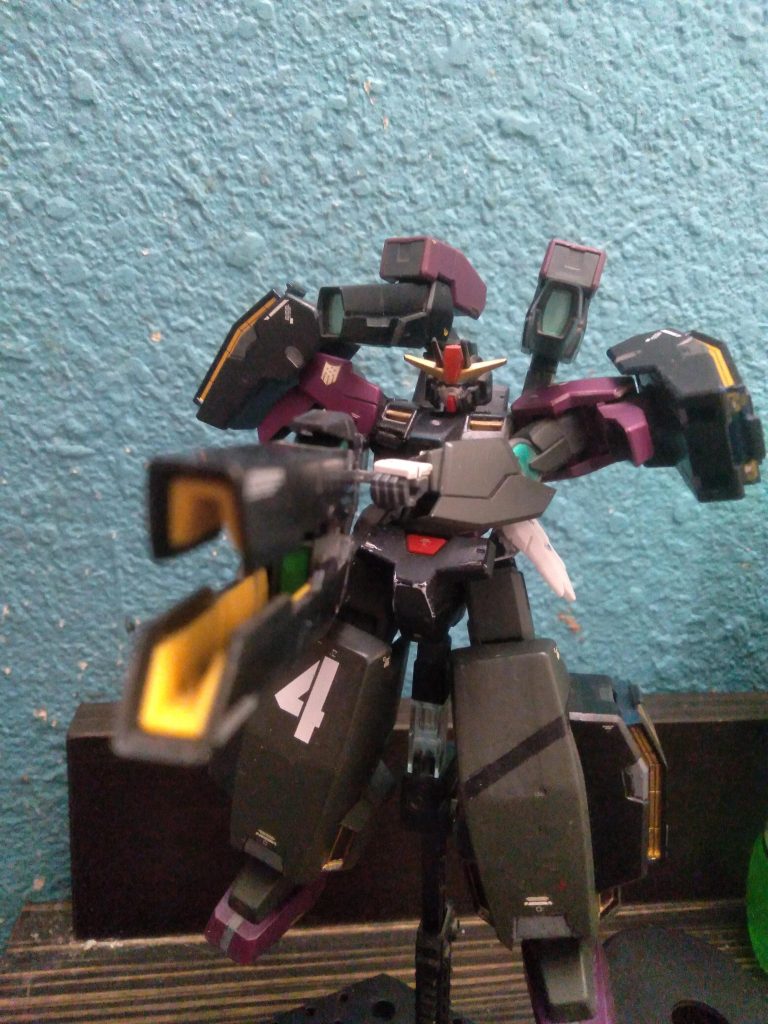 The hyper bazookas can also combine into the GN hyper mega bazooka, discharging an enormous beam that can destroy multiple enemy carrier ships