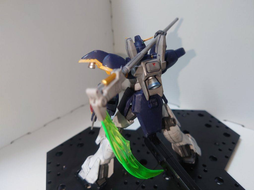 ビームサイズを担いだ後ろ姿は絵になる