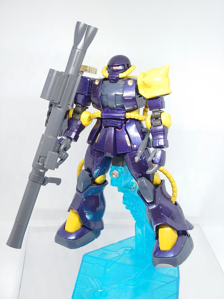 個人的に、シャア専用機=塗装のベース機体と考えてるので、色々と実験が出来ますね。しかし、パイプの軟質プラは塗料の乗りが悪かった。