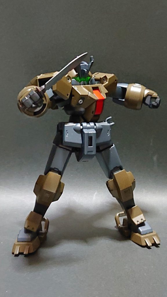 デミ用拡張パーツ同梱のナイフも念のため装備。