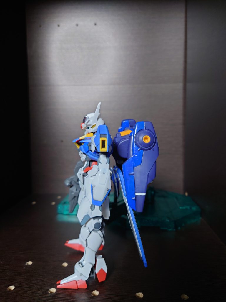 側面フライトユニットに関してはエアリアルカラーを入れたかったため一部コバルトブルーで塗装してみました。Mrカラーだと筆ムラが今まで以上にできてしまいました。