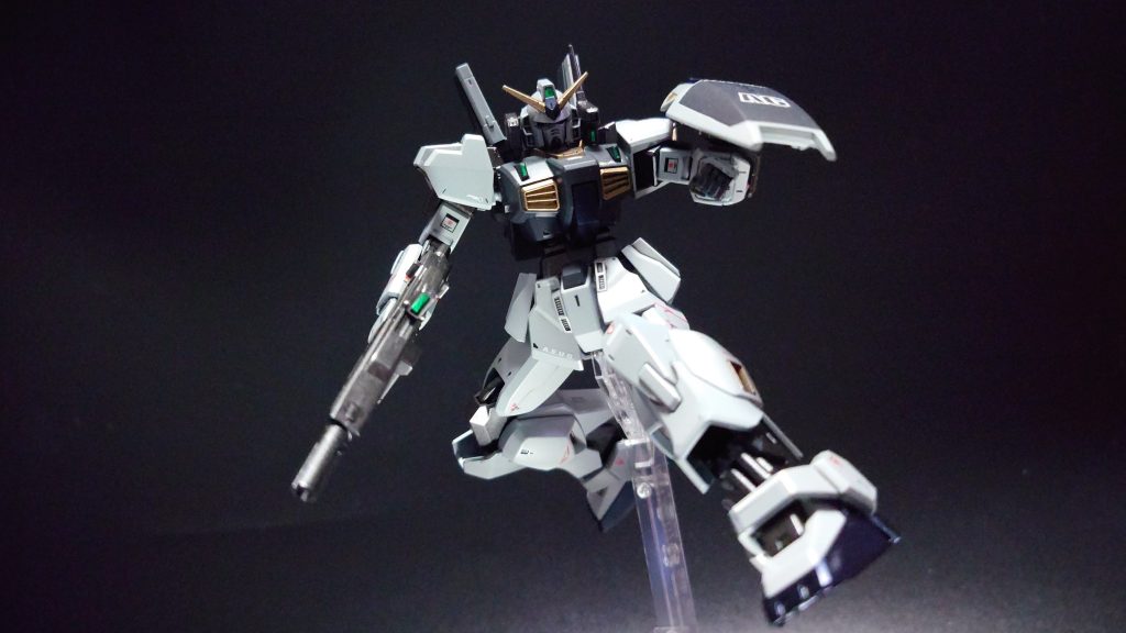 ガンダムベース限定のガンダムMk-IIもリバイブ版なのでポージングや可動域も問題なし