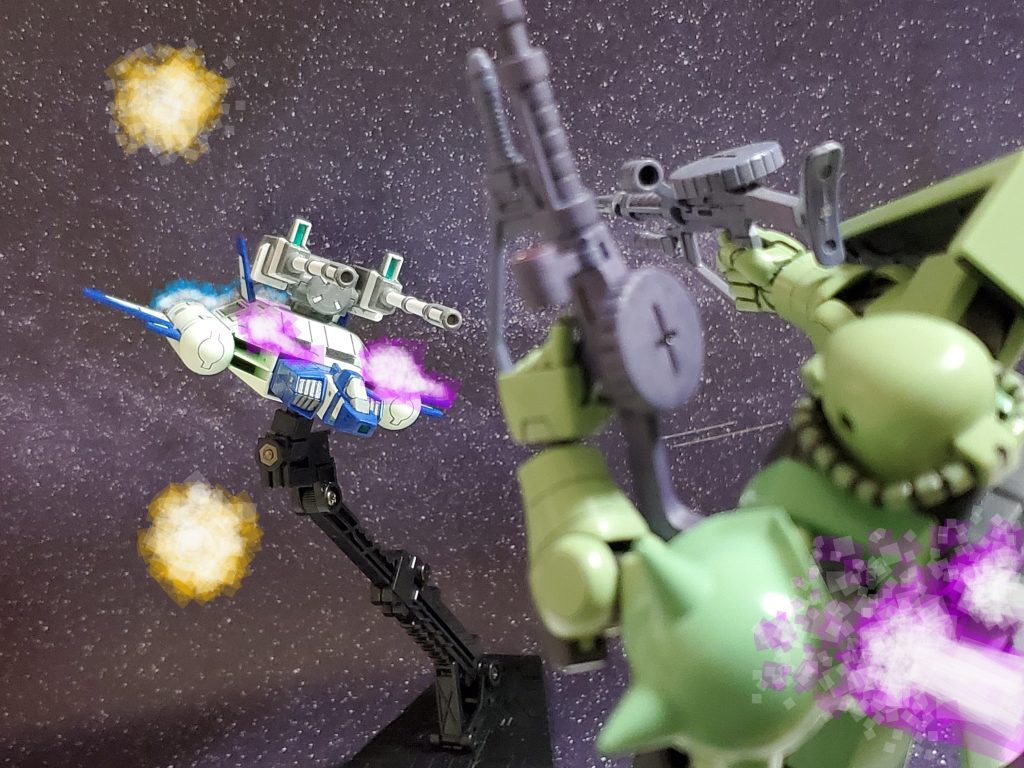 混戦と化した戦場を華麗に飛翔し、前方に現れたザクを２門のメガ粒子砲で一撃～✨