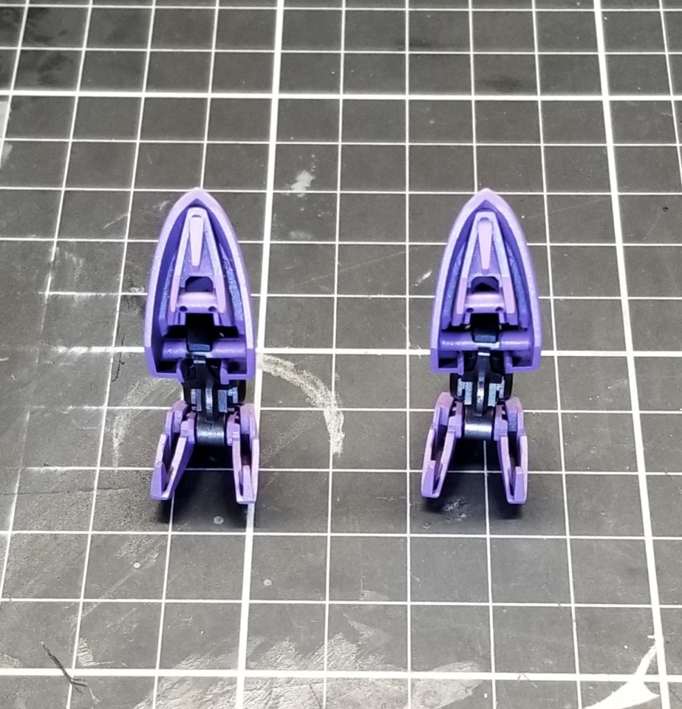 脚部足首部分。これもイージスかなんかのパーツをもってきました。たまたま中が空洞だったのでキットの爪先パーツを付けたら、なかなかいい感じになりました。