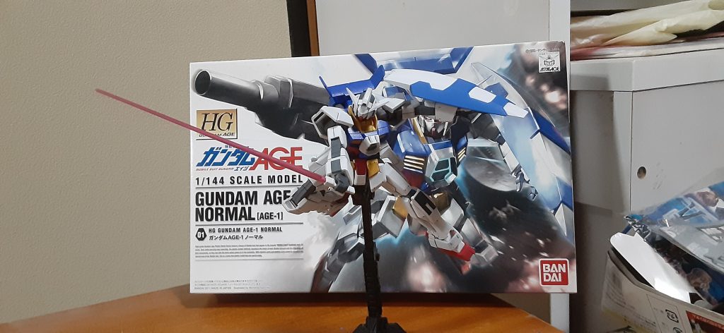 二の腕はMGと同じディテールだと大変そうだしあまり好きでないのでシンプルな筋掘り、前腕も筋掘りして塗り分けとマイナスモールド追加　合わせ目はタミヤセメントで処理