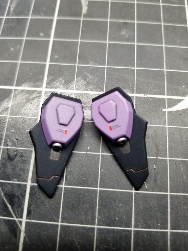 腰アーマー?太ももアーマー?これもたしかSEED…のイージスかジャスティスのはずです😅本来なら上部にサーベルが入るんですが敢えて無しにしました。