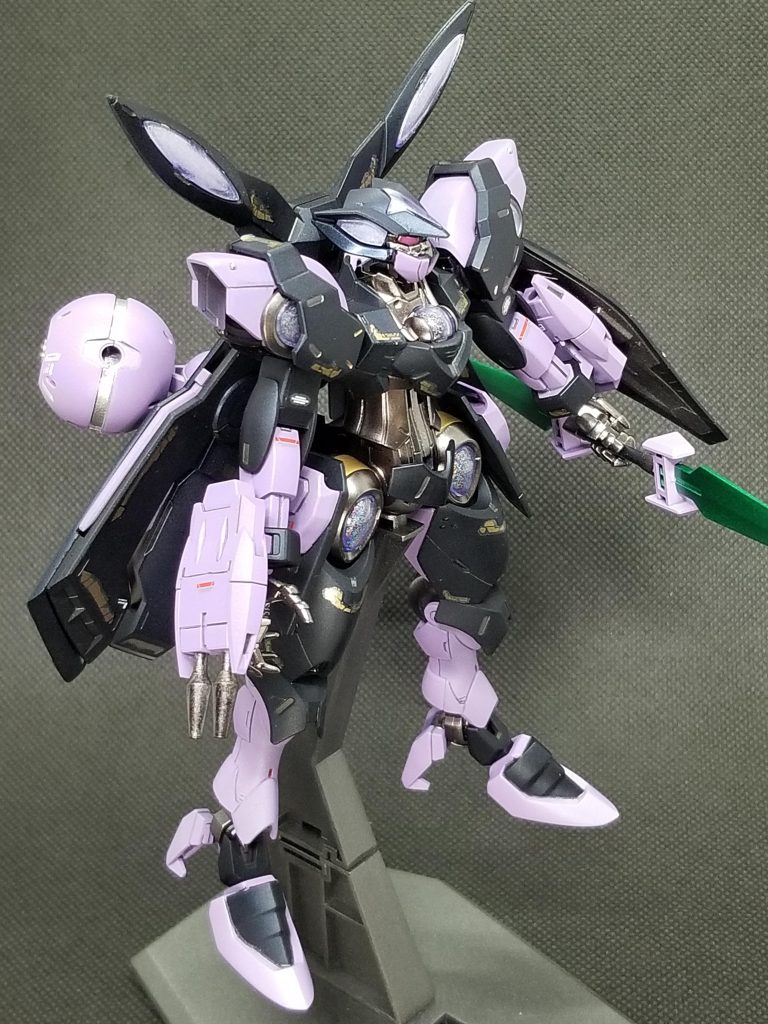 カラーリングはホントは設定通りのホワイトとパープルでいこうかと思ったんですが、イメチェンなんだからやっぱ変えようってことでハンターらしくダーク色メインにしました。因みにフレームはお気に入りのガンマカのヘビーガンメタです👍