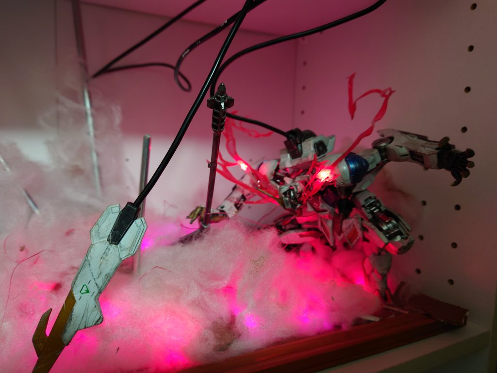 目から溢れ出るエフェクトもプラバンで劇中を再現😋