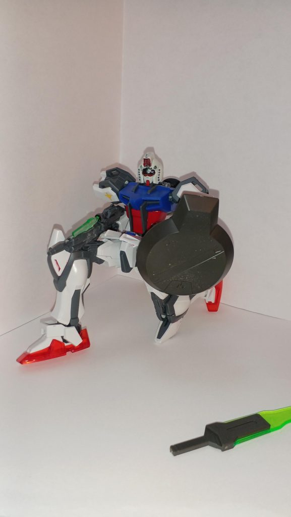 ライフル装備です。このライフルは、ストライクのライフルをベースにダブルオーダイバーのクリアパーツを乗っけました。