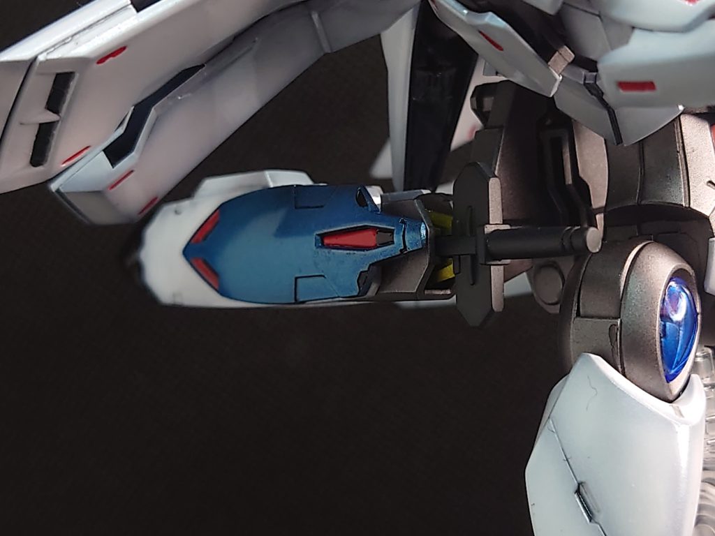 バエルのウイングを鞘部分に移植して電磁砲も装備