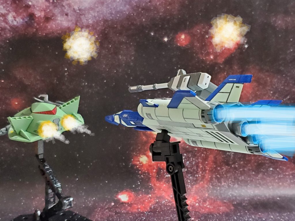 旋回し遂にビグロの背後を捉えたコア・ブースター👍✨航空機と女性の扱いは天下一品のディミトリー中尉❗