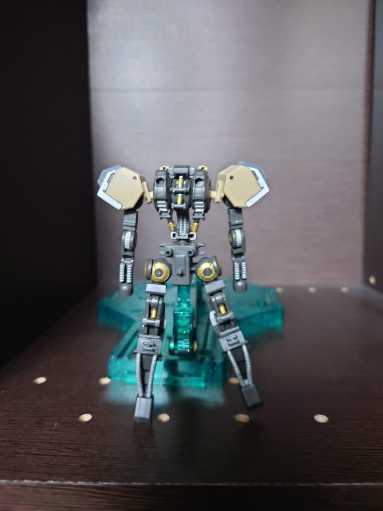 背面1回やっていたため前回よりもすんなり塗装することができました。キマリスの内部フレームが青っぽい色だったのに対してグシオンリベイクは黒の為より金や銀が映える気がします。