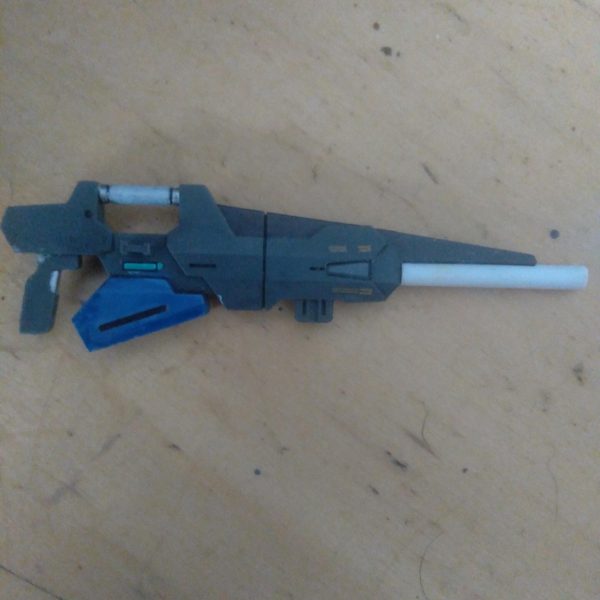 Hello Gunsta!! I wanted to show these cool looking beam rifles I made last night. They are originally from the 00 sky moebius. I modified them a little and added a piece of plastic tube for the barrel. I think they look very neat. Will look better once I paint them（3枚目）