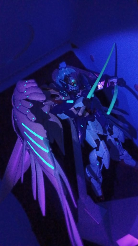 ウイングにも、蛍光塗料を使用しています。