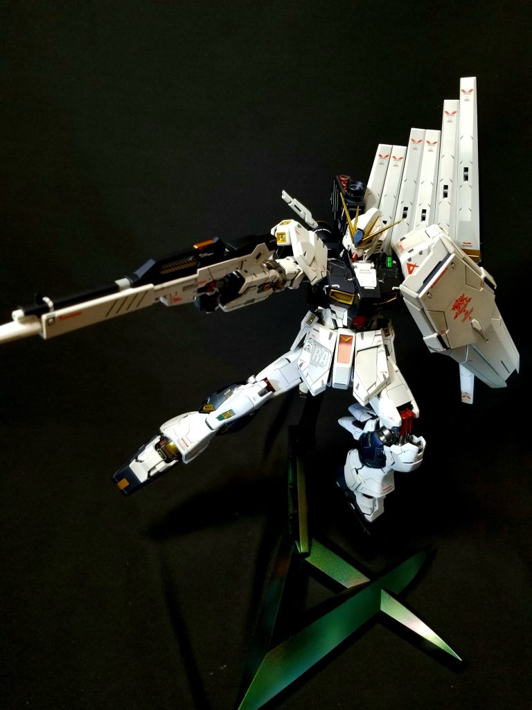 射撃ポーズシールドはオリジナルの塗り分けになっています。