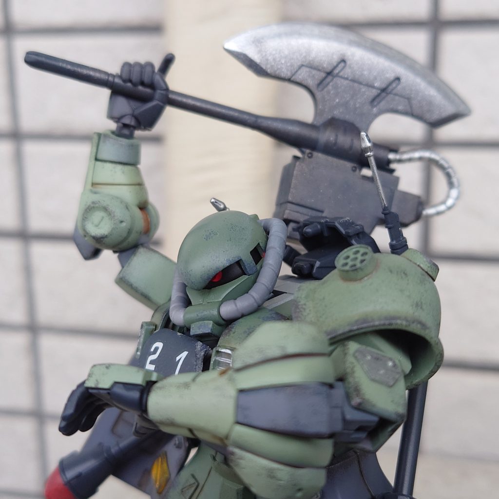 大型ヒートホーク連続使用を想定して、もっぱら赤熱化させず質量兵器として用いる。