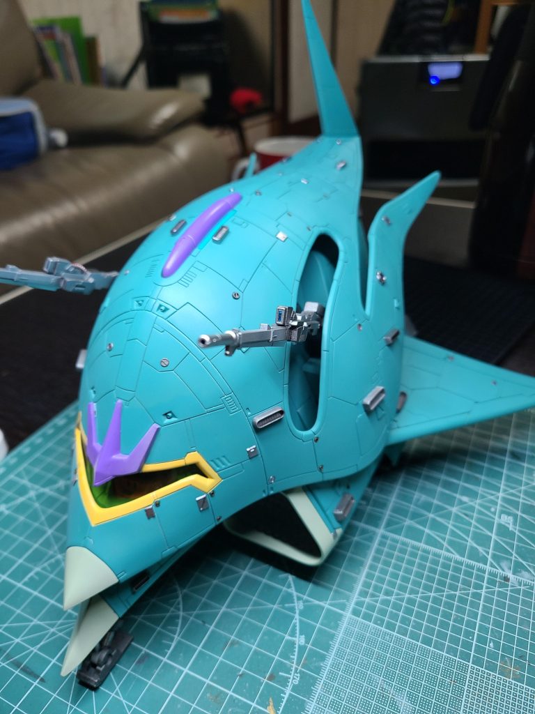 基本塗装完了時。ビーム砲も変更しました。軟質パーツへのスジ彫りが、うまく出来なくて大変でした。