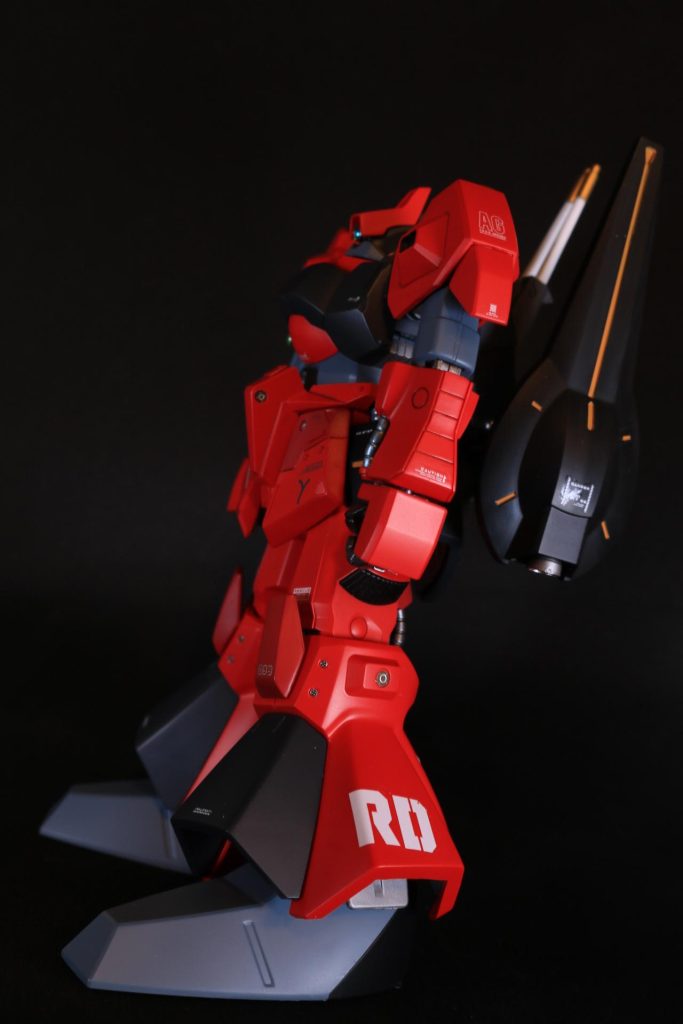 色はハーマンレッドを基本に塗りました。メインカメラもvcドームに変更してます。