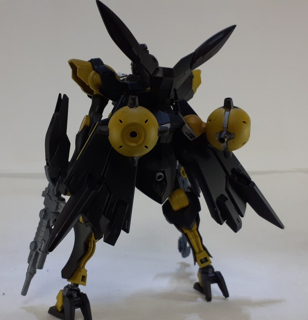 グラスレー・ディフェンス・システムズがベキルベウを海賊「ジェヴォーダンの獣」に横流しし、様々な改修を受けた機体。ペイル社のガンダムファラクトの試作機を強奪し、機体に取り入れたことで機動性、運動性が格段に向上。