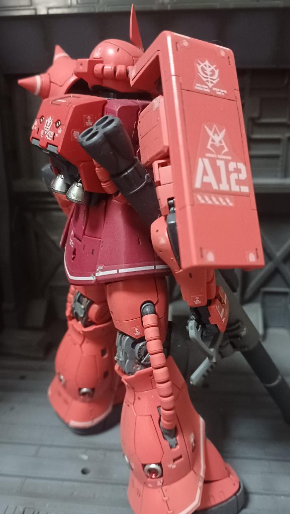 MS-06Sシャア専用ザク–4枚目/制作者：みっつ