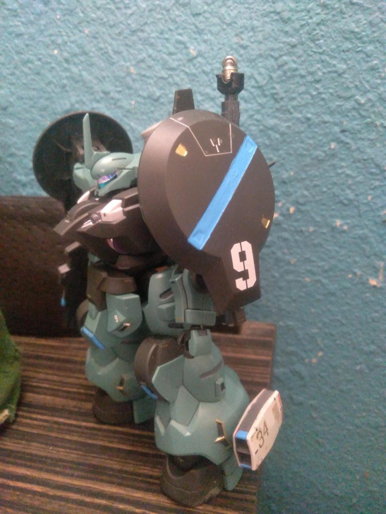The leg thrusters are from the veetwo weapons. I added some decals and sky blue Vallejo paint. 