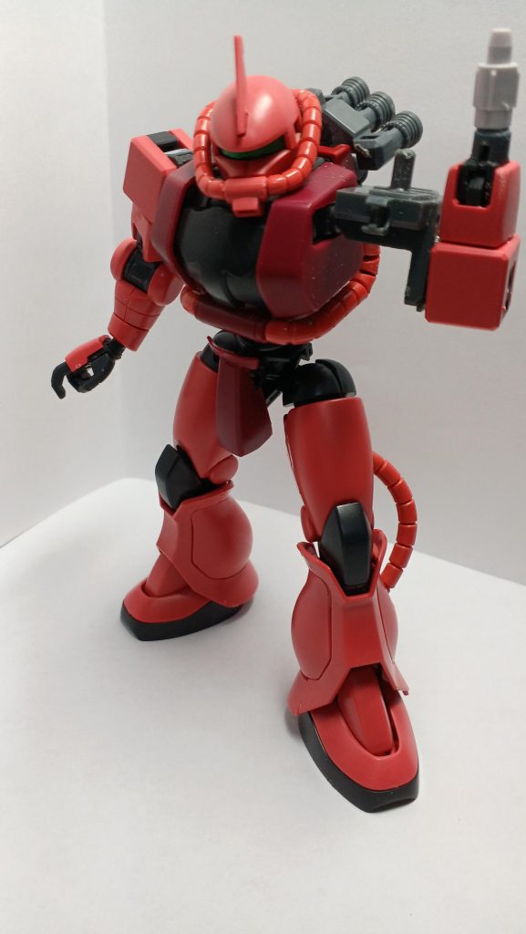 立ち姿です。モノアイシールは、剥がれたのでジムセンサータイプにしました。