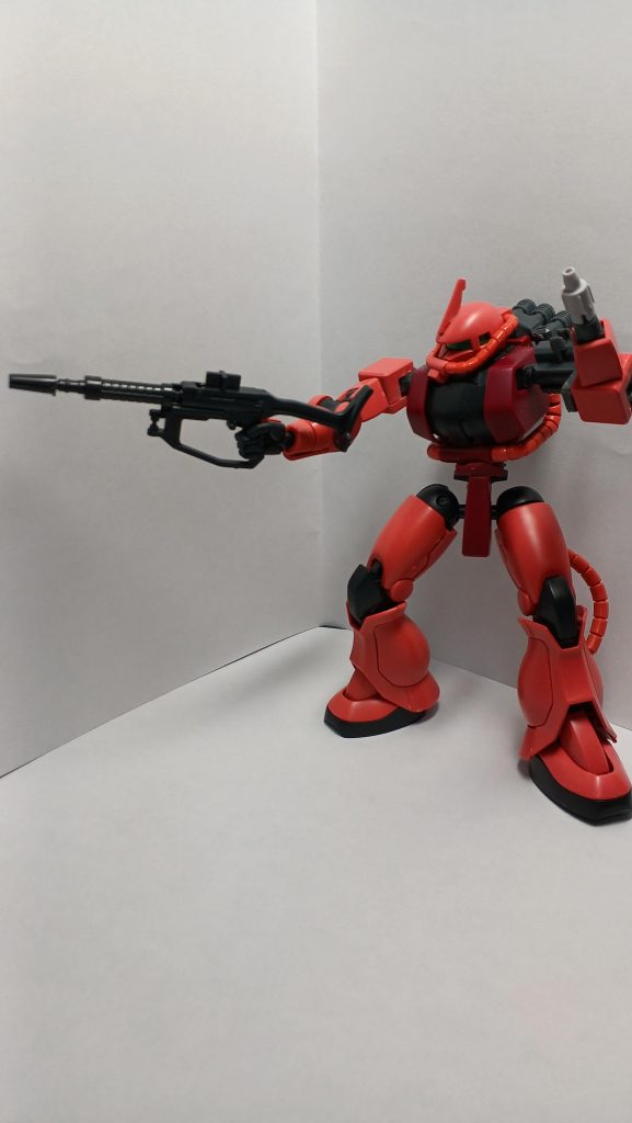 射撃ポーズです。ザクマシンガンのマガジンをとって、滞空砲弾タイプにしました。