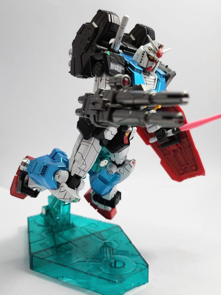 ビームランチャのスコープの所は嫁やからネイル用のラインストーンを使いました。