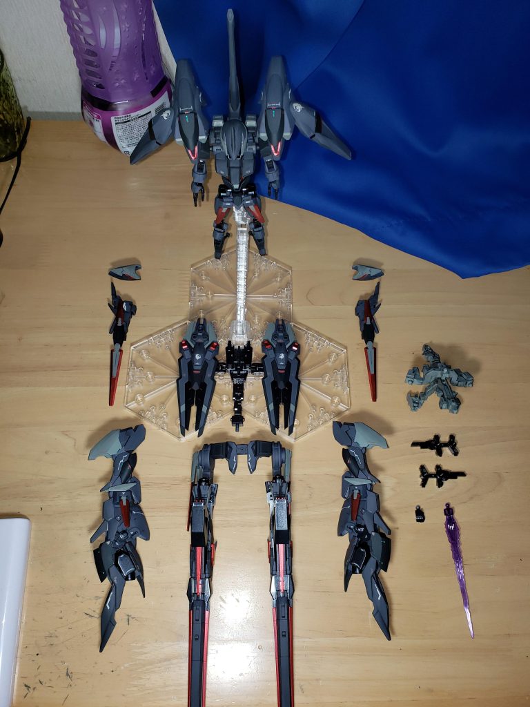 最後はADF/AGE-14と、ドミナンスユニットの写真で締めましょうか。中々楽しい改造でした。コアガンダム面白いなぁって思いましたね。今までこういった機体って中々なかったじゃないですか。だから新鮮でした。次は何作りましょうかね。正直これ以上強力な機体は思いつきません。ELSクアンタとか、神コーンとかターンエーとかああいう常識離れしたやつは置いておいて、それ除けばかなり強力な機体になると思うんですが、どうでしょうか? それか、ADF/AGE-02シリーズをもっと作りますか。V3に至るまでのバリエーション的な感じで。まぁまた考えようと思います。ではこの辺で終わっておきましょう。また他の作品でお会いしましょう^^